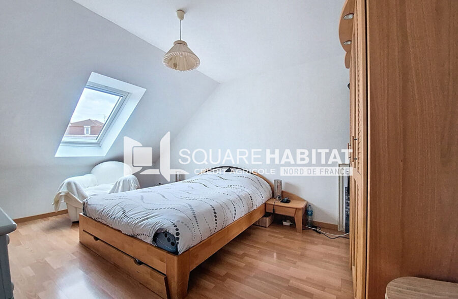 Maison familiale semi-individuelle des années 80  Au calme, proche des commodités