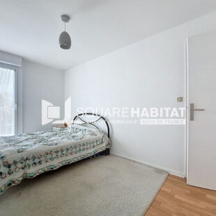 Maison familiale semi-individuelle des années 80  Au calme, proche des commodités