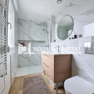 Maison familiale semi-individuelle des années 80  Au calme, proche des commodités