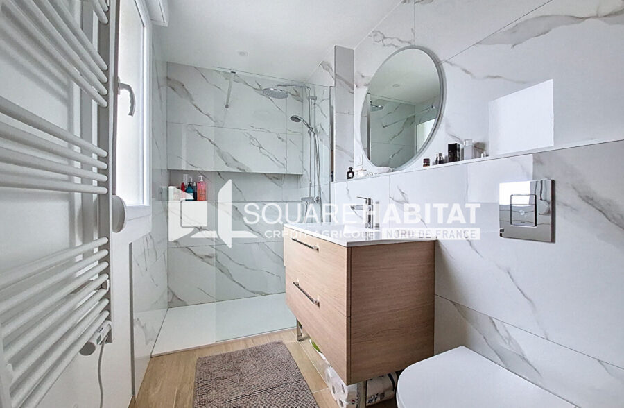 Maison familiale semi-individuelle des années 80  Au calme, proche des commodités