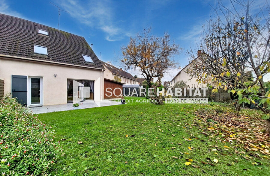 Maison familiale semi-individuelle des années 80  Au calme, proche des commodités