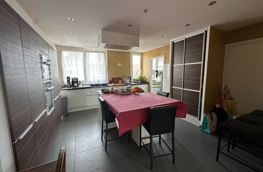 Appartement  4 pièce(s) 135 m2