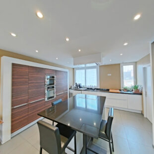 Appartement  4 pièce(s) 135 m2