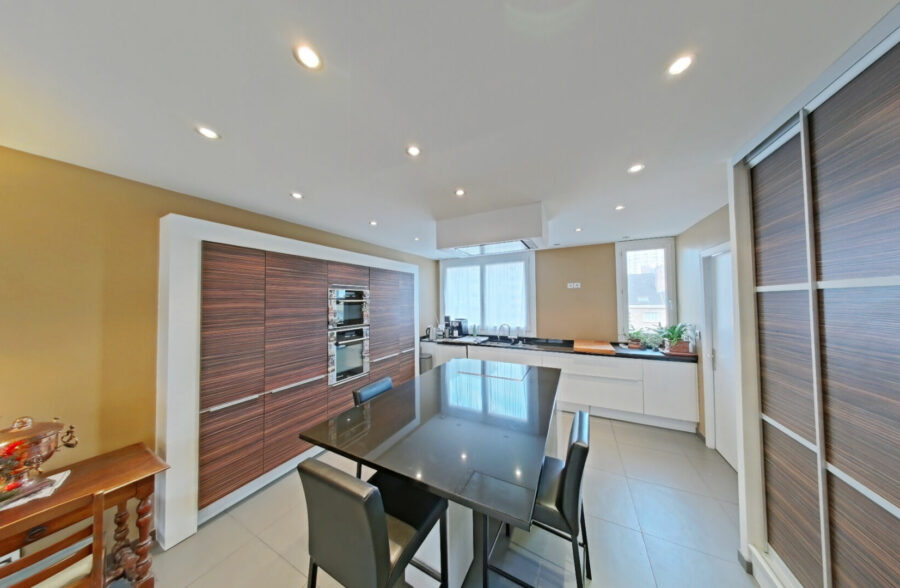 Appartement  4 pièce(s) 135 m2