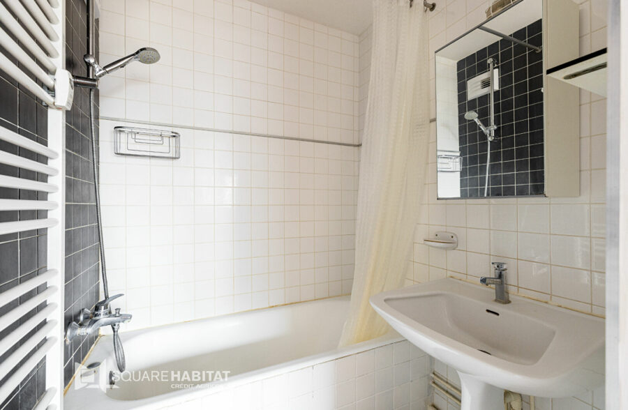 LILLE CORMONTAIGNE : Grand T2 avec balcon terrasse, cave et garage