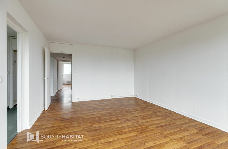 LILLE CORMONTAIGNE : Grand T2 avec balcon terrasse, cave et garage