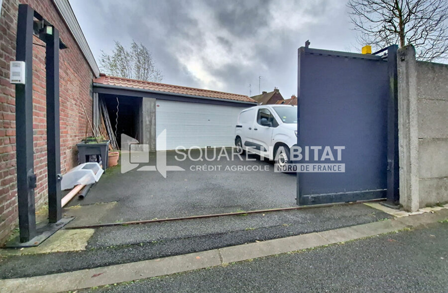 Maison avec jardin 3 chambres, garage 2 voitures + 2 places de parking privatives