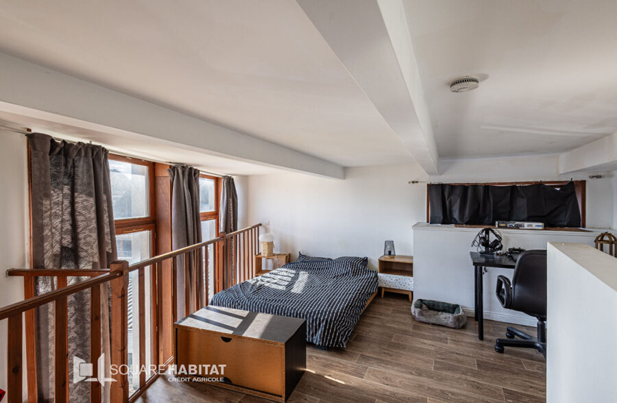 LILLE SAINT-MICHEL-WAZEMMES : TI BIS AVEC CAVE ET PLACE DE PARKING PRIVATIVE