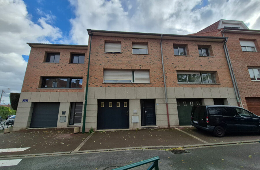 Maison Lens 5 pièce(s) 118 m2 , garage , jardin.