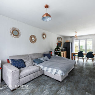 En impasse dans un lotissement prisé proche métro, belle semi-mitoyenne rénovée avec garage