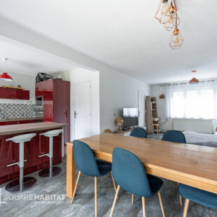 En impasse dans un lotissement prisé proche métro, belle semi-mitoyenne rénovée avec garage