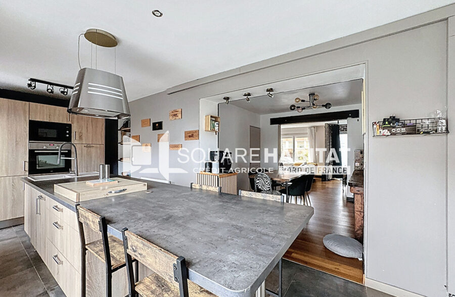 Maison rénovée avec charme et confort ! Secteur familial proche écoles et commerces!