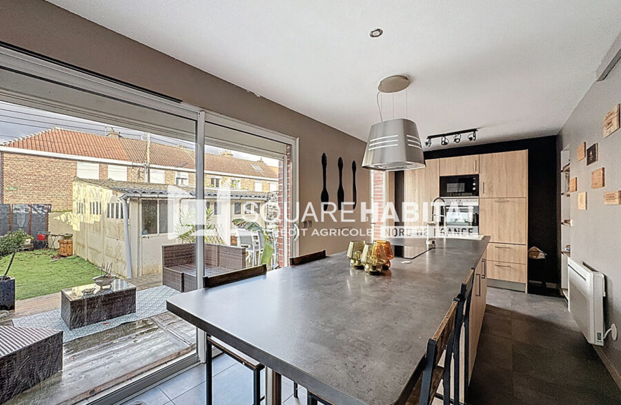 Maison rénovée avec charme et confort ! Secteur familial proche écoles et commerces!