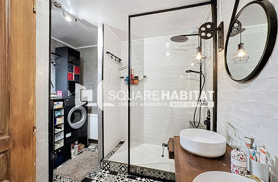 Maison rénovée avec charme et confort ! Secteur familial proche écoles et commerces!