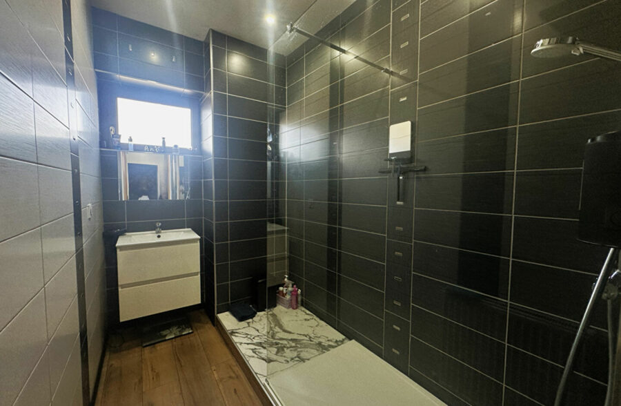 Maison de ville moderne avec piscine