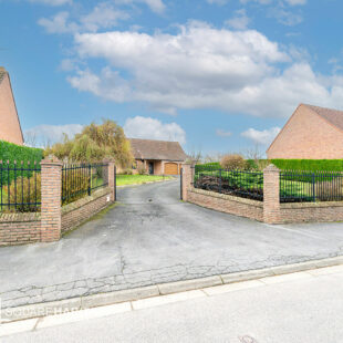 Pavillon de plain pied individuel ,très grande parcelle !