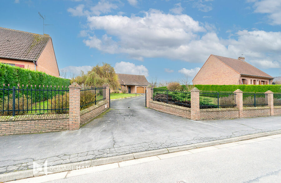 Pavillon de plain pied individuel ,très grande parcelle !