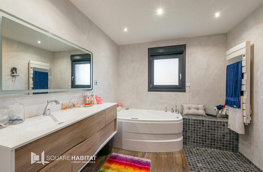 Pavillon de plain pied individuel ,très grande parcelle !