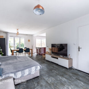 En impasse dans un lotissement prisé proche métro, belle semi-mitoyenne rénovée avec garage