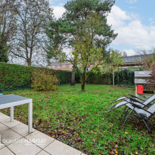 En impasse dans un lotissement prisé proche métro, belle semi-mitoyenne rénovée avec garage