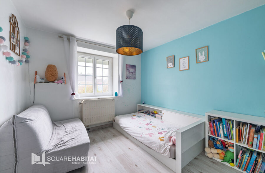 En impasse dans un lotissement prisé proche métro, belle semi-mitoyenne rénovée avec garage