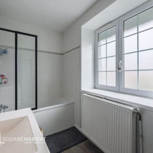 En impasse dans un lotissement prisé proche métro, belle semi-mitoyenne rénovée avec garage