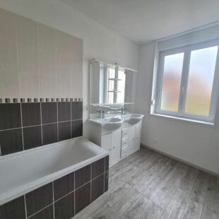 Maison de ville Lillers 3 chambres 1 buanderie cour