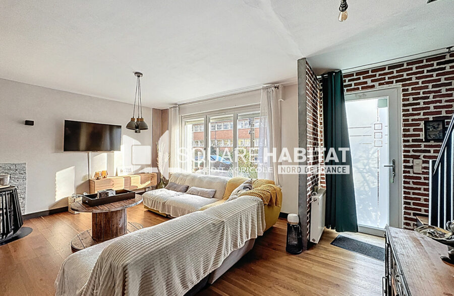 Maison rénovée avec charme et confort ! Secteur familial proche écoles et commerces! &nbsp;Sous compromis&nbsp;