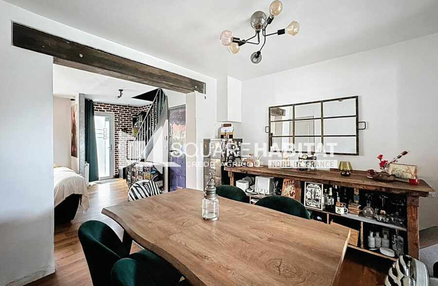 Maison rénovée avec charme et confort ! Secteur familial proche écoles et commerces! &nbsp;Sous compromis&nbsp;