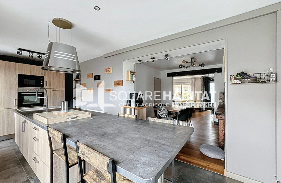 Maison rénovée avec charme et confort ! Secteur familial proche écoles et commerces! &nbsp;Sous compromis&nbsp;