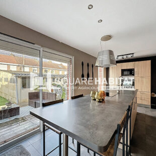 Maison rénovée avec charme et confort ! Secteur familial proche écoles et commerces! &nbsp;Sous compromis&nbsp;