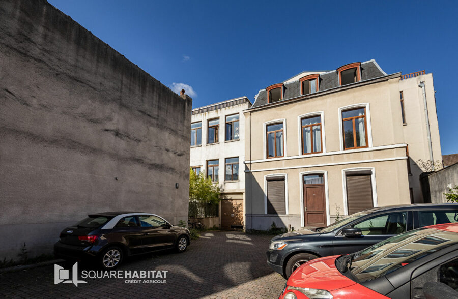 LILLE SAINT-MICHEL-WAZEMMES : TI BIS AVEC CAVE ET PLACE DE PARKING PRIVATIVE