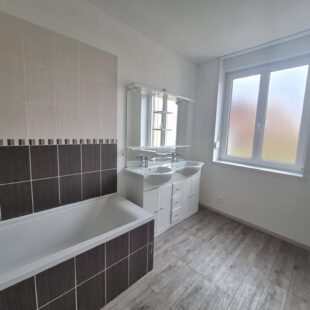 Maison de ville Lillers 3 chambres 1 buanderie cour