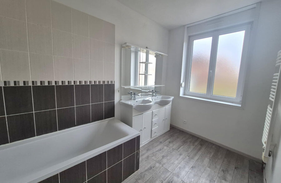 Maison de ville Lillers 3 chambres 1 buanderie cour