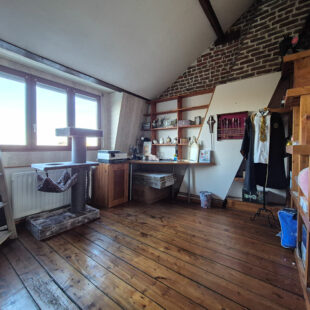 Maison avec 4 chambres jardin, située dans une rue calme.