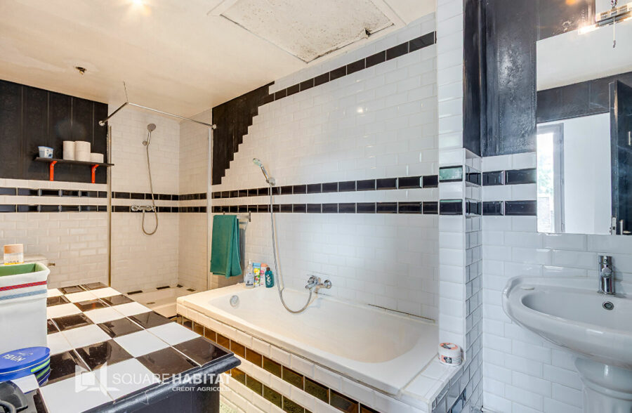 Maison familiale de 118 m² avec extérieur sur la rue jules Guesde, proche métro Euro téléport