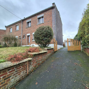 Maison semi individuelle ,jardin , garage !