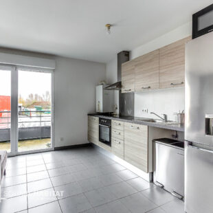 Appartement  2 pièces 45m2 avec balcon et place de parking