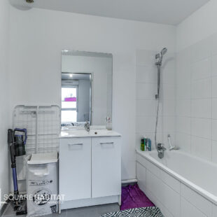 Appartement  2 pièces 45m2 avec balcon et place de parking