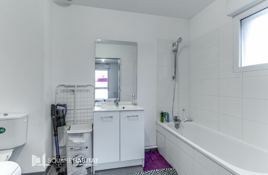 Appartement  2 pièces 45m2 avec balcon et place de parking