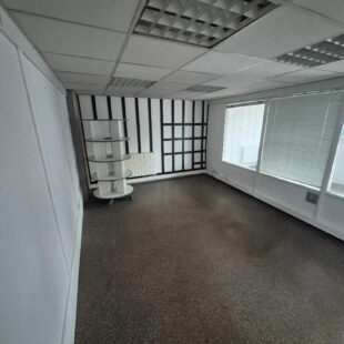 Entrepôts et Bureaux idéalement situés à Haubourdin