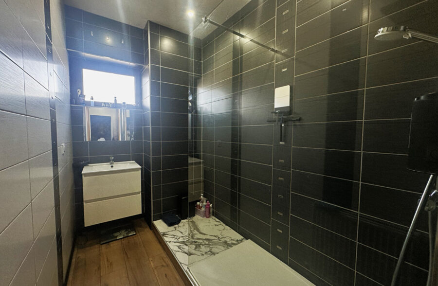 Maison de ville moderne avec piscine