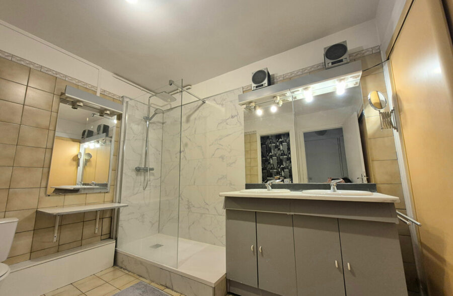 VIEUX LILLE – T4 DE 97 M² – BALCON, PARKING, CAVE DE 7,5M²  ET LOCAL VELOS