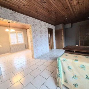 Maison semi individuelle ,jardin , garage !