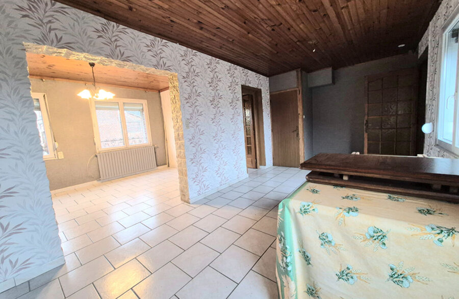 Maison semi individuelle ,jardin , garage !