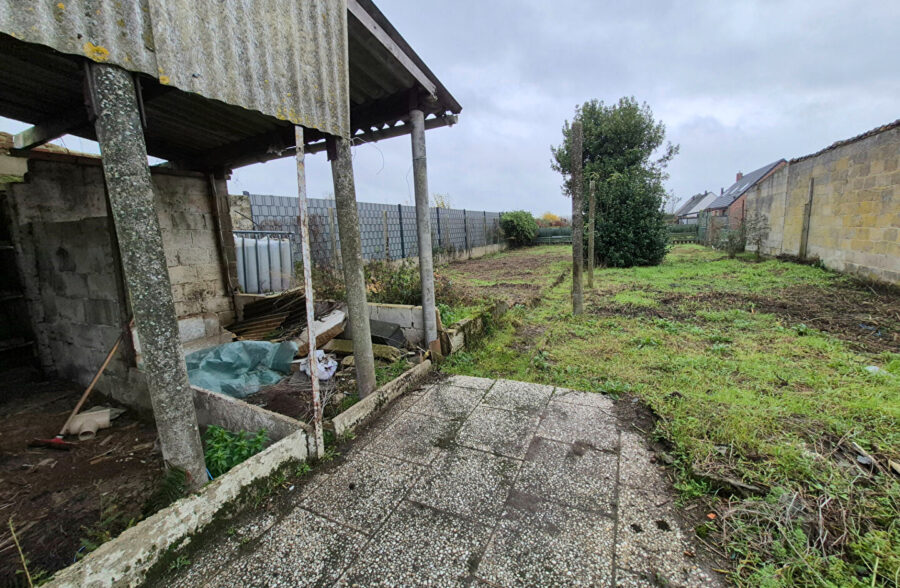 Maison semi individuelle ,jardin , garage !