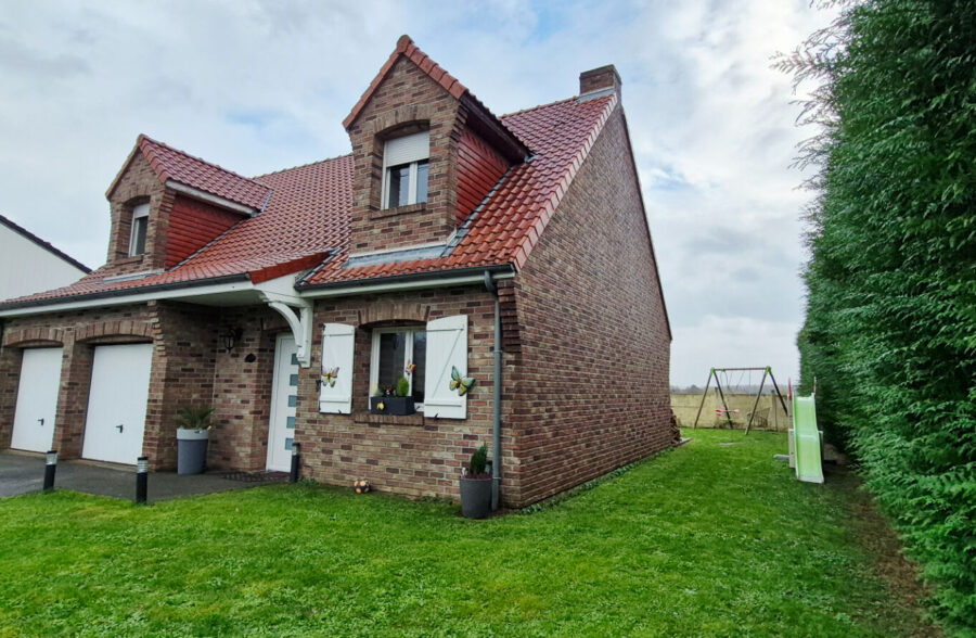 Pavillon individuel semi plain pied en brique