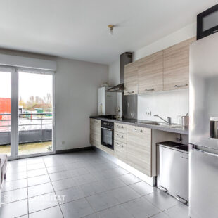 Appartement  2 pièces 45m2 avec balcon et place de parking
