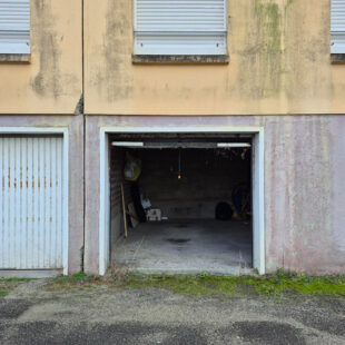 Garage fermé à 150M de la plage !