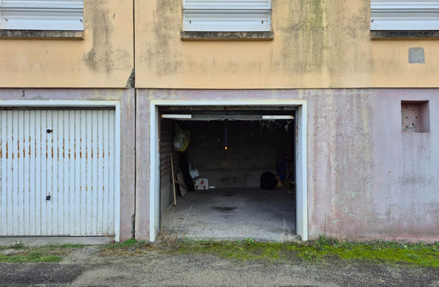 Garage fermé à 150M de la plage !